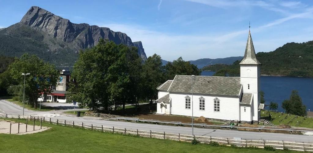 Hyllestad: Sundag 30. august klokka 11.00 vert det gudsteneste i Hyllestad kyrkje med markering av den sterke lokale steinkross-tradisjonen.