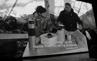 De er alene i verden og blir nødt til å omstille seg for å gjenskape en følelse av å være en familie. Filmen fanger mange førstegangsopplevelser som skoledag, 17.