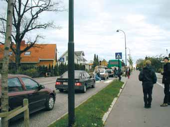 Parkeringslommer passer dårlig i gater med svært mye trafikk. I slike tilfeller må parkering legges til sidearealer.