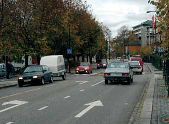 DEL I 9 NEDRE LANGGATE I TØNSBERG Nedre Langgate med ny utforming, venstresvingefeltet er ikke i bruk Nedre Langgate før ombyggingen Strekningen