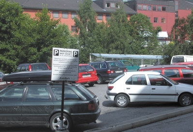 54 Det offentlige bør søke et tettere samarbeid med private tilbydere av parkeringsplasser og