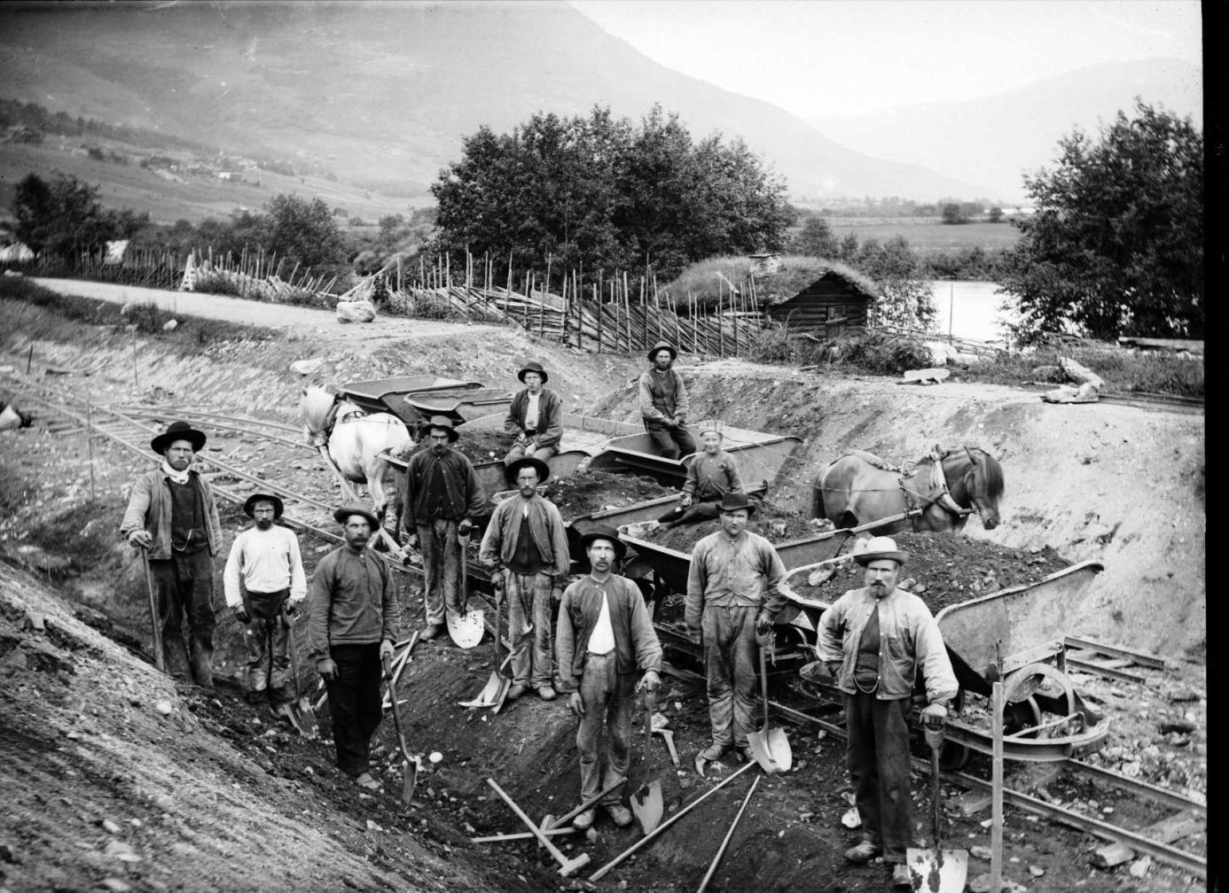 3.Fotosamlingene ved Maihaugen og Norsk Folkemuseum Maihaugen og Norsk Folkemuseum forvalter store samlinger av fotografier.