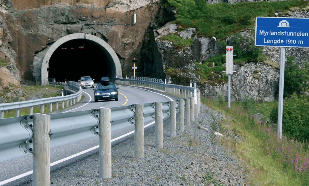 De fleste, både barn og voksne, kan bevege seg til fots med en hastighet på 3 5 km per time, også utenfor veg. Dette gir oss meget god geografisk mobilitet over korte avstander.