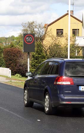 INFORMERE OG VARSLE TRAFIKANTENE trafikanter, spesielt barn, som blir utsatt for risiko når fartsnivåene ligger over det som er tillatt.