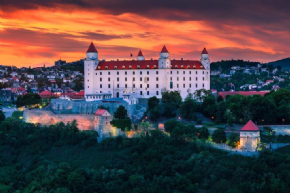 Dag 7 - Durnstein Dürnstein er en sjarmerende gammel landsby i hjertet av Wachaudalen, best kjent for sin lyseblå og hvite klosterkirke med