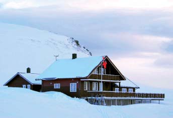 Melbu Båtvatnet Start ved Skileikanlegget og følg lysløypa til vanndamsbakken. Herfra fortsetter du rett fram mot Gullstad. Følg løypa langs fjellfoten og videre innover til Finnsteinen.