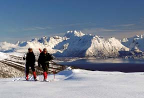 Herfra går løypa i ei sløyfe over Melbumoan (357 moh) opp mot foten av Motinden (625 moh).