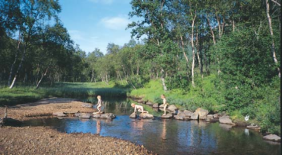 Strandheia / Kvalsaukan / Osvolldalen Foto: Willy Vestå Lenger inn i Osvolldalen er det fin badeplass i indre del av Osvollvatnet.