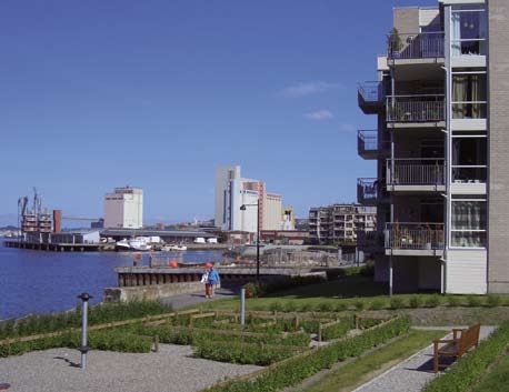 Om å yte og nyte Nye byboligprosjekter lokaliseres gjerne inntil attraktive og sentralt beliggende parker eller langs sjø/ elvebredd og samtidig nær byens service-