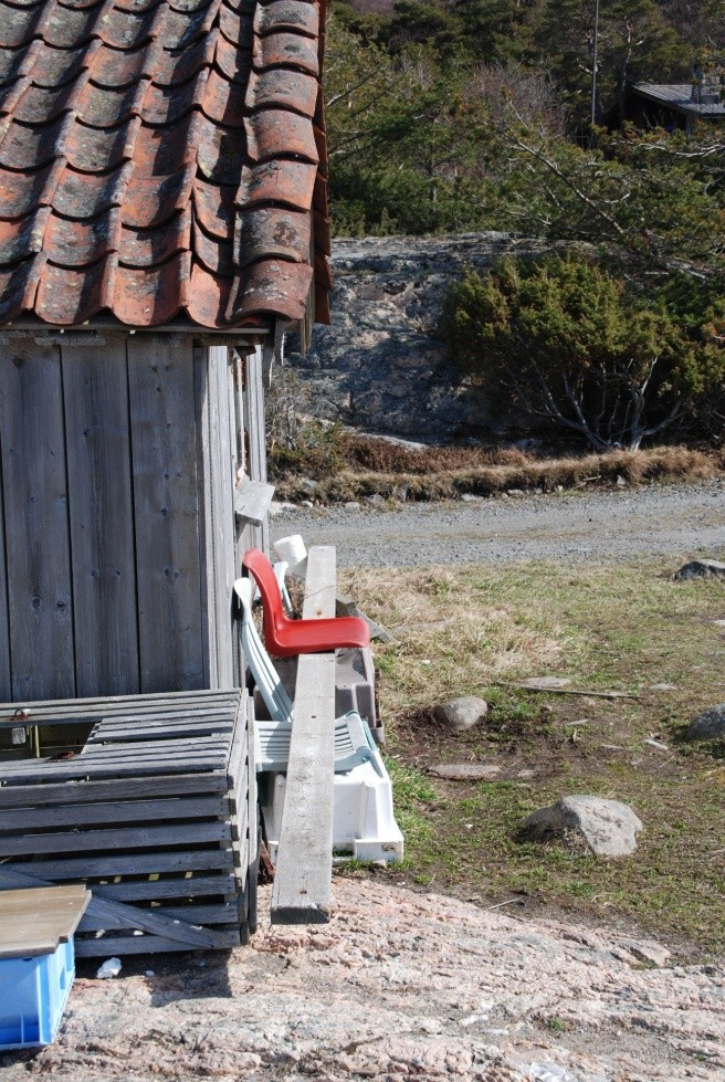 kan jo ha aktiviteter som mer bryter med landskapet men her følte jeg at det gikk i stor grad inn i som en del av landskapet. 110 Du ser det gamle naustet der og tenker øy her.