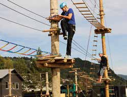 Perfekt alternativ trening av koordinasjon og balanse, teste egne grenser og ikkje minst samhold og teambuilding. Mykje av Høyt&Lavt klatrepark er og open for grupper vinterstid (noko væravhengig).