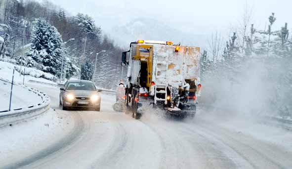 Statens vegvesen har satt bort den daglige driften av vegnettet, samt enkelte vedlikeholdsoppgaver, gjennom driftskontrakter.