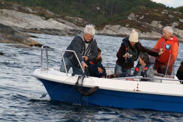 Sundag 14. sept. Middagen den fyrste kvelden vart arrangert på dugnad av medlemar frå Slow Food Bergen på Spisestedet På Høyden under leiing av kjøkkensjef Hanne Frosta.