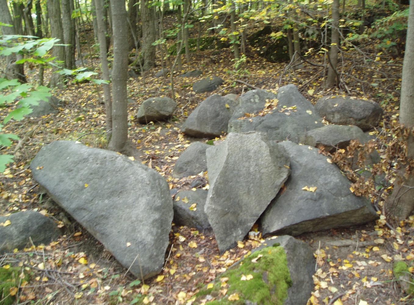 Geologisk trollskap? Post 2 Vi vet fra eventyrene våre at sinte troll gjerne kastet store kampesteiner mot fienden. Er det det som har skjedd på Hovedøya?