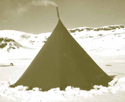 flate til et hus. Det gruppene får oppgitt er omkretsen til huset, f.eks. 30 meter.