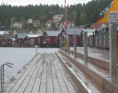 Børstet syrefast utførelse tilpasset et maritimt miljø Strøm og lys i en søyle Økt komfort og sikkerhet Lang levetid Markedets ledende strømuttak til båthavner og marinaer.