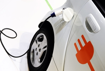 Elektriske kjøretøy Noen fordeler: Miljøvennlig teknologi med lavt utslipp (CO 2, NO x, partikler). Kostnadseffektive?
