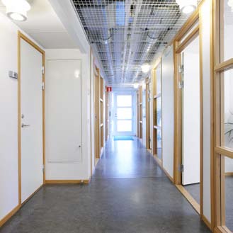Kontorbygg, Linderud Til en offentlig norsk virksomhet i Oslo har Temporent levert et bygg i to etasjer med bl.a. 24 cellekontorer, sjefskontorer, flere møterom, kjøkken og tekniske rom.