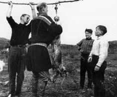 Unjárga (Nesseby) og Buolbmat (Polmak) skjedde det allereie i 1957, i Kárášjohka året etter. Men ikkje alle var begeistra for dette.