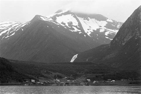 Måsske eller Musken i Tysfjord er den reinaste lulesamiske bygda. På skolen her er det undervist i luøesamisk sidan tidlig på 1980-talet.