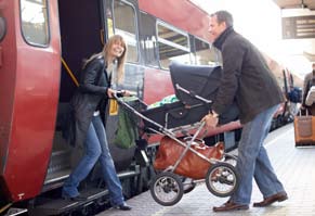 Planlegg planlegg reisen Bagasje Våre tog er tilrettelagt slik at du fritt kan ta med deg inntil 30 kg bagasje. Bagasjen plasseres ved plassen din eller i en av vognens bagasjereoler.