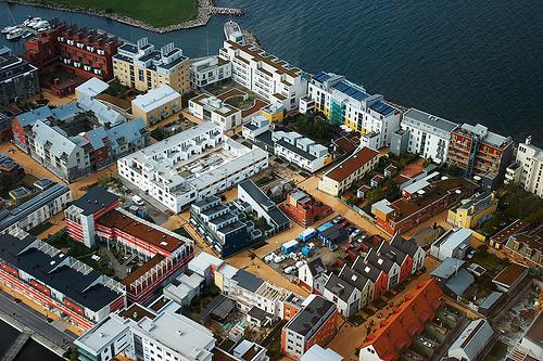 Hvordan skal Sarpsborg vokse rapport 61 Til tross for høy tetthet har Bo-01 en landsbykarakter og et mikroklima med intime byrom innenfor de vindutsatte storkvartalene.
