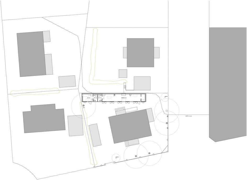 villaene og høyreiste bygårdene i området. Eksisterende hytte, bygget på 70-tallet, forutsettes revet.