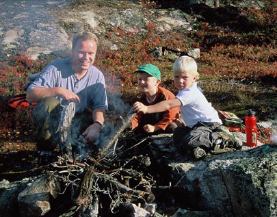 Vær forsiktig med åpen ild Foto: Morten Günther Mange fine rekreasjonsområder er blitt ødelagt av uvettig vedsanking og bruk av åpen ild.