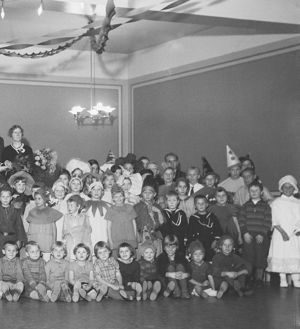 Tuberkulose 1880 1960 langt nær så streng. På Vardåsen ble da formiddagen delt mellom skolegang og hvile i kurhallen.