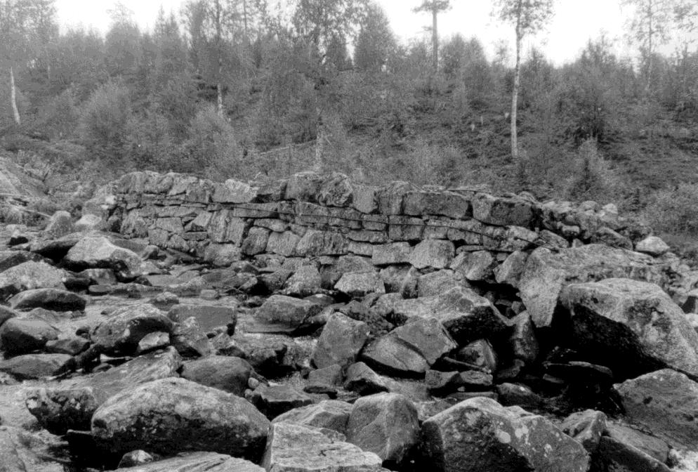 Skådam fra Breidvasselva i Grong. Denne dammen er bygd i tilhogget stein og går langsetter elveløpet. Løftere Noen av de mindre bielvene til Namsen har et bratt og ulendt løp.