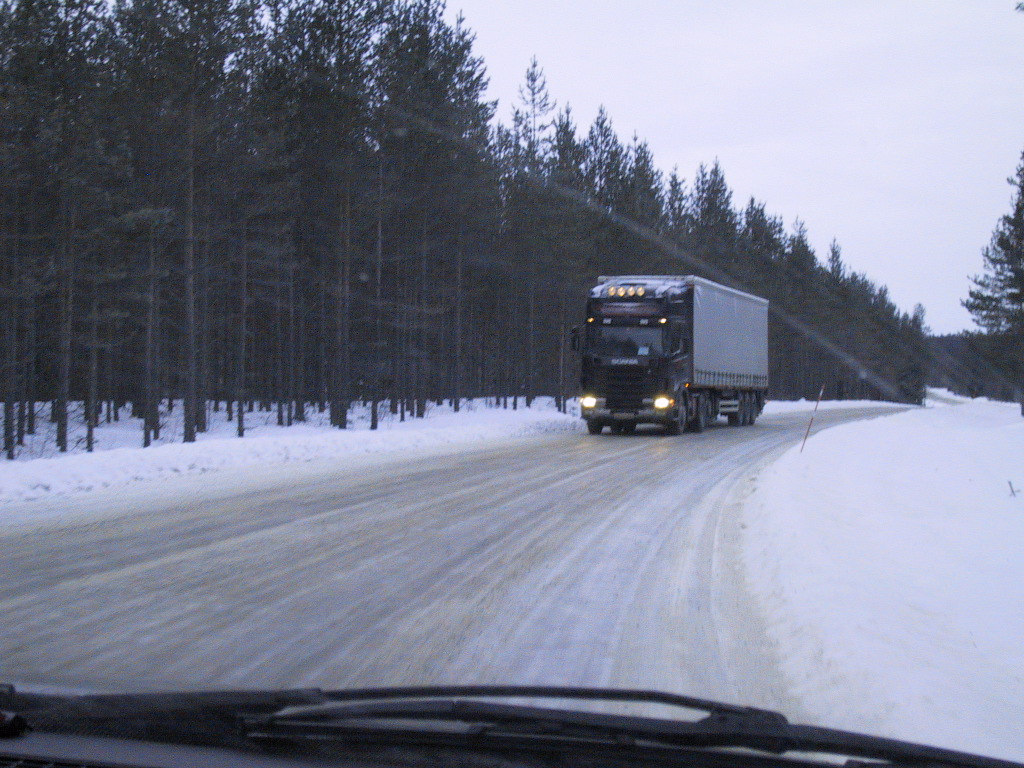 kartet på neste side som viser vegbredder på ruta mellom Oslo og Gävle.