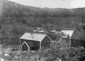 190 den i 1916 for 75 kroner og brukte materialene da han bygde fjøset sitt. Dermed forsvant de siste spor fra den tiden da Hans Nilsen prøvde å slå seg gjennom som fisker.