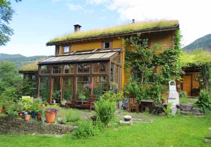 Mange undervurderer hvor mye tid de som amatører må bruke for å bygge en bolig, og at mens de bygger ofte må ha en jobb, slik at det kan bli minimum ett år med dobbelt arbeid.