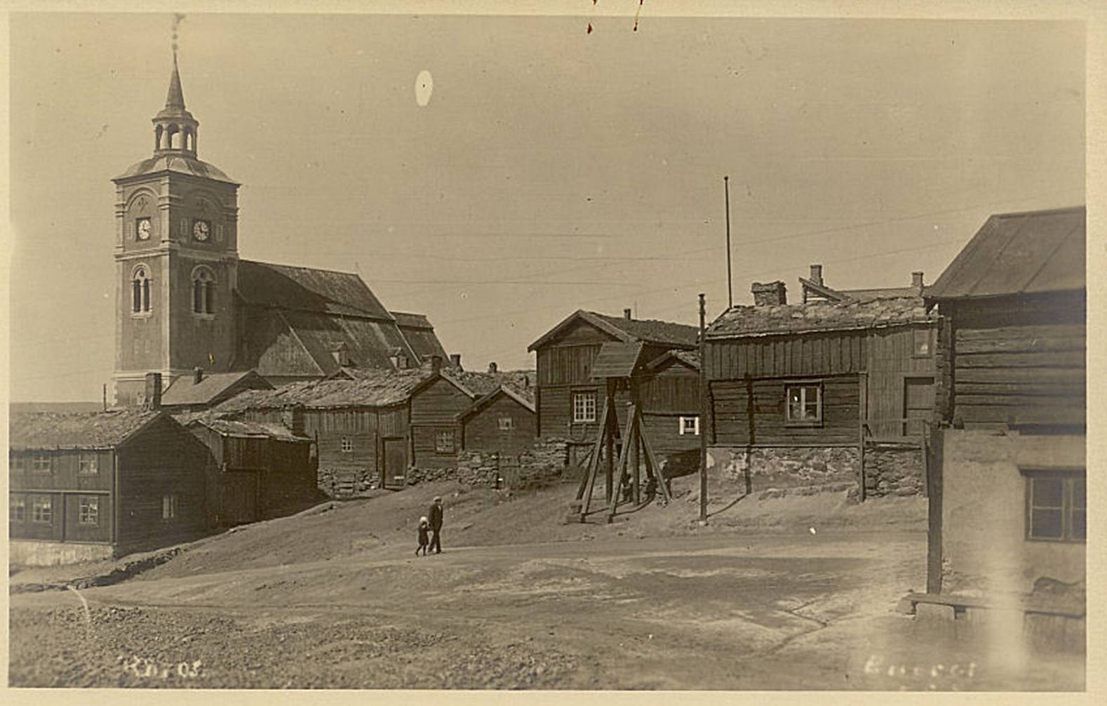 Figur 16. Det ideelle bildet av Røros? Ved de store fredningene på Røros i 1940 ble det gjennomført flere kulissefredninger. Den viktigste vises nesten i sin helhet på dette postkortet fra 1930-åra.