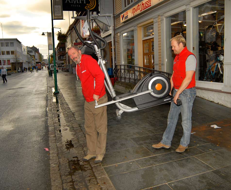 Tema: SENTRUM I UTVIKLING»» Møbelbutikkene har også i stor grad flyttet ut. I små gamle bygg som i dag ville vært for små og utilgjengelige, var det møbler.