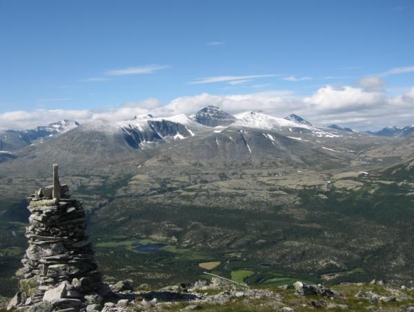 Sleukampen: 3,0 timer Stien til Sleukampen er merket fra Gamlevegen, øst for Eriksrud i Atndalen.