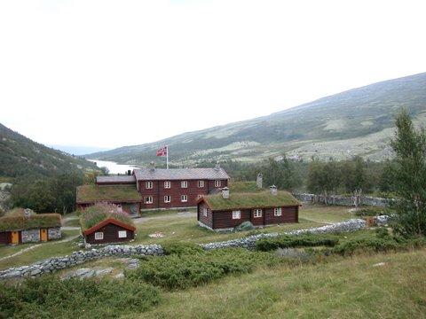 Rondane. Vuluvollen Vuludalen Bjørnhollia: 9,0 timer. Barths Minnesti. Parkér nord for Vestre Vuluvollen, ca 3 km nord for Enden.