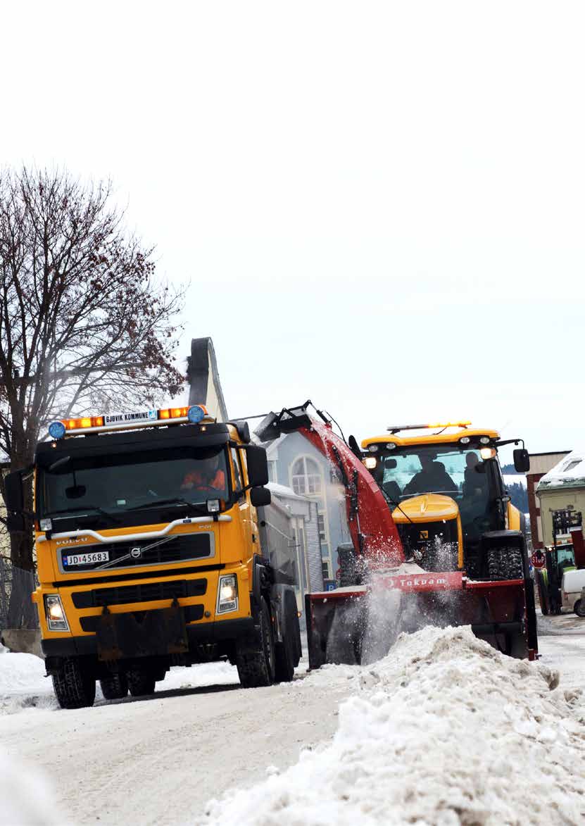 TO - TRINNSFRESERE 256 THS FLEX 256 Den mest fleksible snøfresen! 256 THS Flex kan trekkes, rygges og frontmonteres som standard.