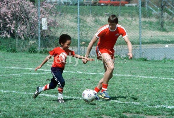 Bilde: Talent og læremester, Johan Cruyff er læremester. Hvilken filosofi preger ellers det nederlandske fotballforbundet, når det gjelder utvikling av unge spillere?