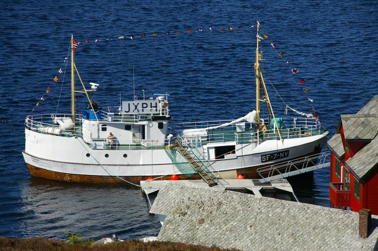 KULTURBÅTEN M/S NYBAKK BLIR AMBASSADØR FOR GULATINGET TUSENÅRSSTADEN FOR SOGN OG FJORDANE Veteranfiskebåten M/S Nybakk frå Raudeberg i Vågsøy kommune blir sendebod for Gulatinget Tusenårsstaden for