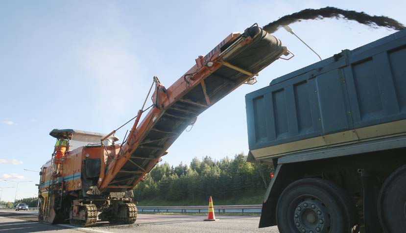 Ta vare på gammel asfalt! I det urbane samfunnet finnes det mye teknikk for infrastruktur og kommunikasjon bygget under de asfalterte gatene og veiene.