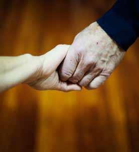 Plass til flere Seniordansen avsluttes etter halvannen time, med beskjeden servering av knekkebrød, kaffe og en twistpose på deling.