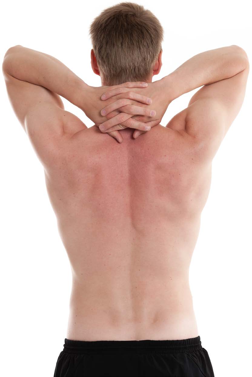 Løfter du en tung koffert med den ene armen, vil muskulaturen på motsatt side av ryggen jobbe aktivt for å beholde midtstillingen i ryggen.