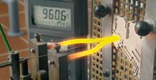 I henhold til IEC 60695-2-11, må alle deler som holder elektrisk ledende komponenter med en strøm på mer enn 0,2 A, slukke av seg selv etter mindre enn 2 sekunder under en GTT på +750 C.
