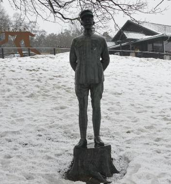 Angell ble født i Luster i Sogn i 1861 og var på flere fronter en aktiv skikkelse. Han brant for skisporten, som på den tiden ikke var særlig utbredt i Norge.