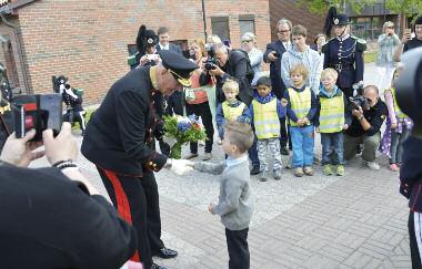 Det ble servert litt godt drikke og gardesjef Ole A. Øie klippet båndet.