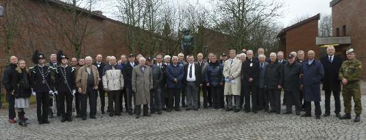 Protokoll fra årsmøte Oslo og Akershus Gardistforening Torsdag 10. april 2013 kl. 1800 i Huseby leir Årsmøtet startet som vanlig med kransnedleggelse ved Gardisten inne i Huseby leir.