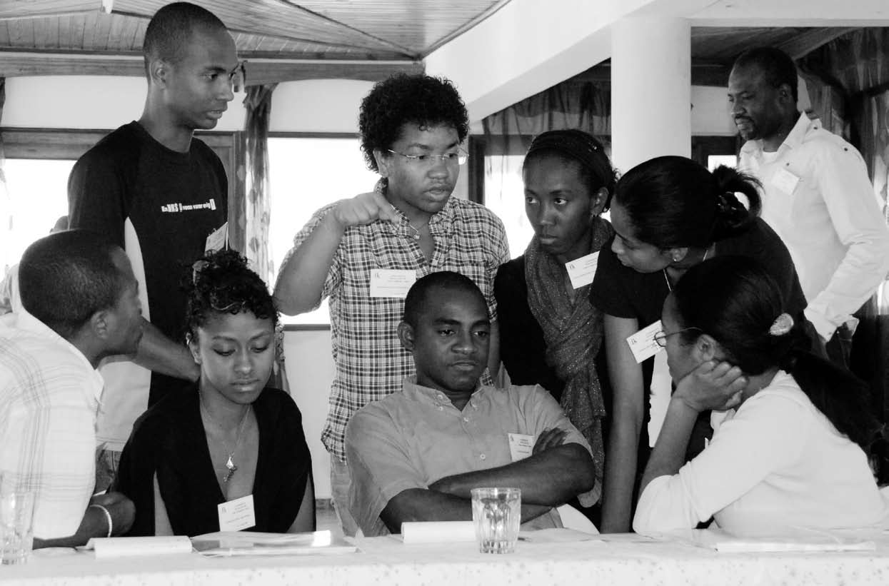Fredskorpset etablerer nettverk på Madagaskar Universitetet i Toliara og Senter for Interkulturell Kommunikasjon (SIK) var i august vertskap for den første nasjonale konferansen for Fredskorpset på