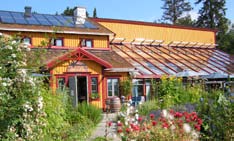 Kretsløpshuset i Mörsil oppført og drevet av bygdefolket Kretsløpshuset i Mörsil er resultat av et langsiktig lokalt engasjement for å skape en økologisk mat- og hageoase i Väst-Jämtland.
