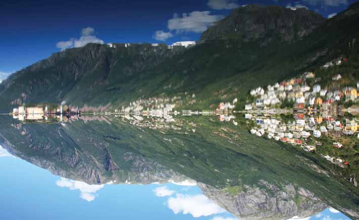 Selv om kalenderen sier midten av mars står sola høyt på himmelen i den tette fjordbyen Odda.